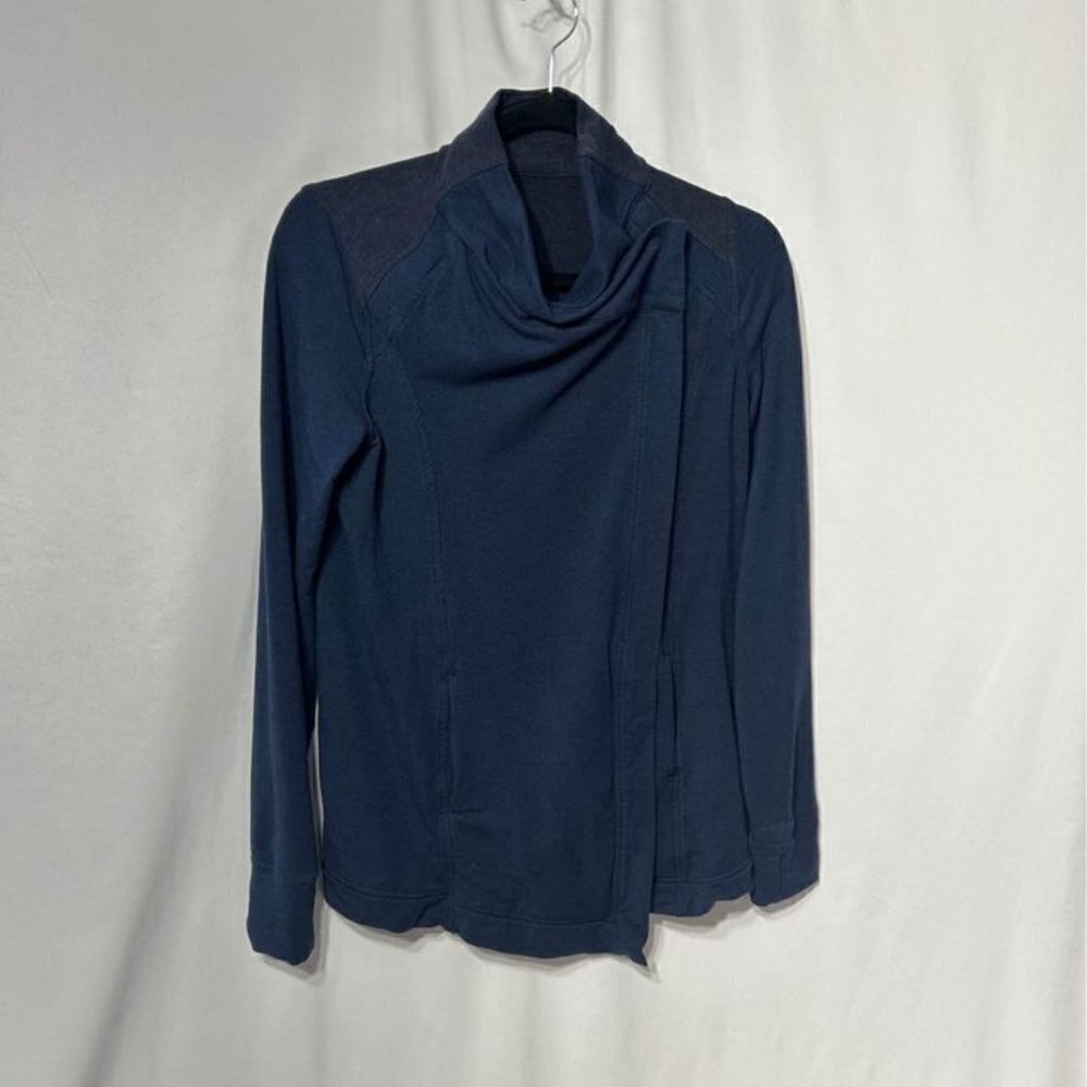 Lululemon woman’s cardigan wrap. 2 button, pockets. Size 4. Navy blue.